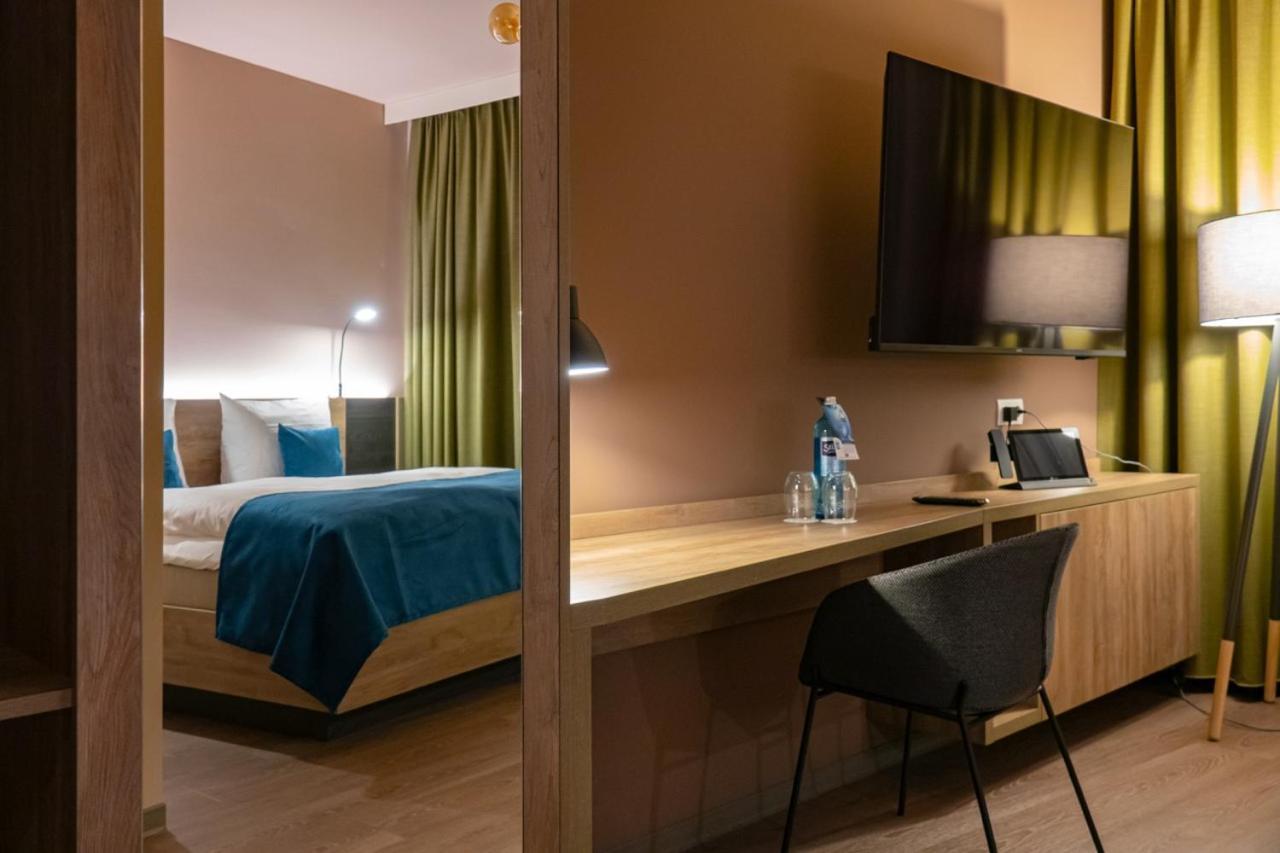 H24 Stadthotel Bernau ベルナウ・バイ・ベルリン エクステリア 写真