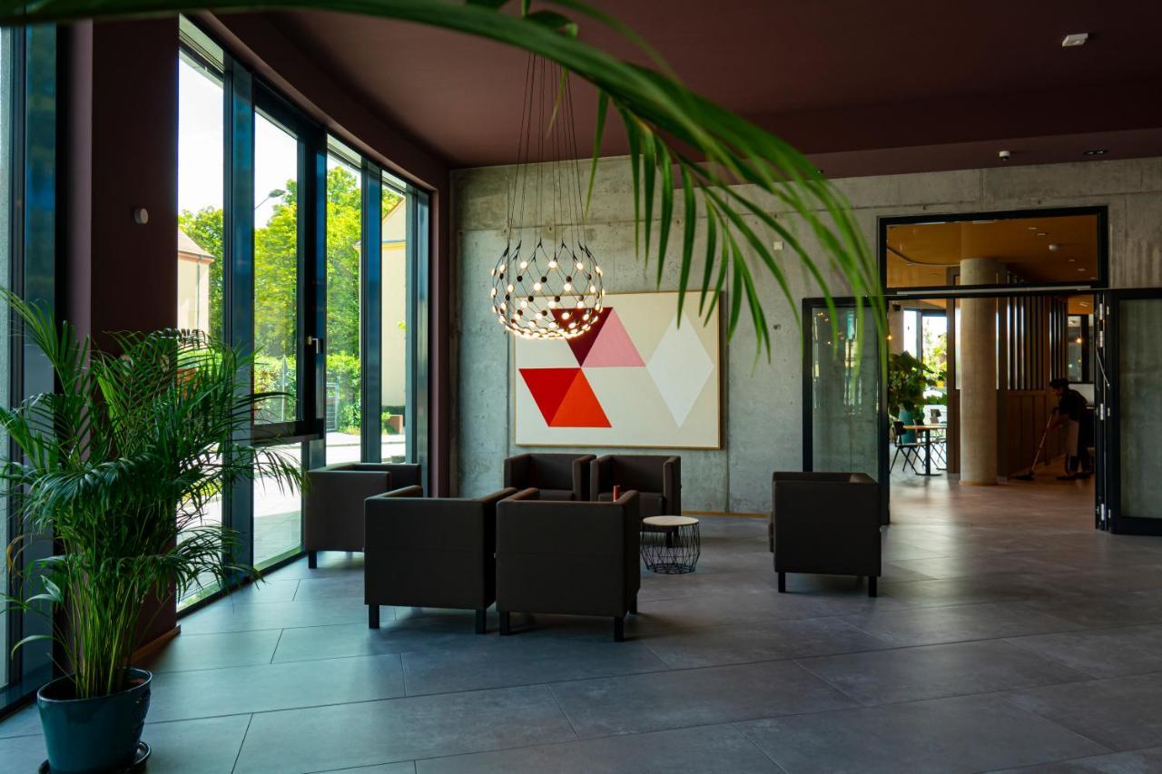 H24 Stadthotel Bernau ベルナウ・バイ・ベルリン エクステリア 写真